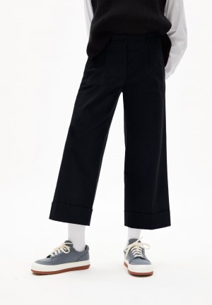 ARMEDANGELS GEORGETAA Chino Pants Loose Fit made of Organic Cotton Mix Schwarz | 8234AMRSY